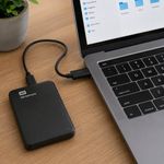 Disco Duro Externo Portátil WD Elements de 1TB con USB 3.0 en Color Negro