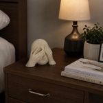 Figura Decorativa Rostro con Manos sobre Ojos Color Beige 17 cm