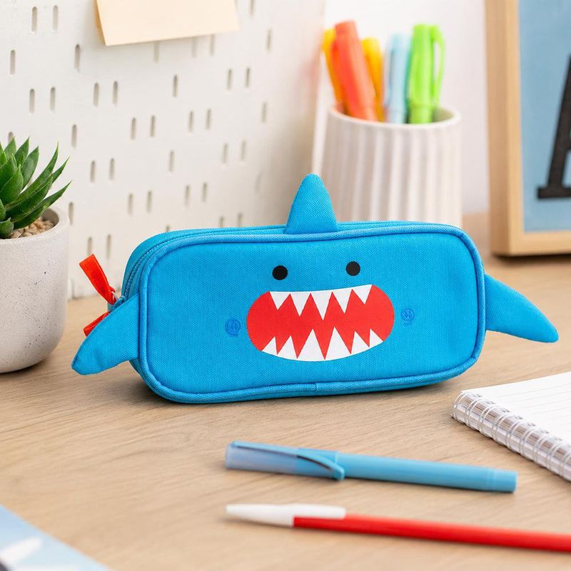 Estuche Escolar Infantil Diseño de Tiburón con Cierre Celeste y Rojo