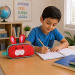 Estuche Escolar Infantil Diseño de Conejo con Cierre Rojo y Borde Verde