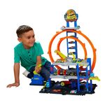 Hot Wheels Pista Mega Garaje con Elevador Manual y Gran Looping Doble