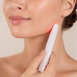 Varita Reafirmante para Piel con Luz LED Roja Función 7 en 1 Color Blanco