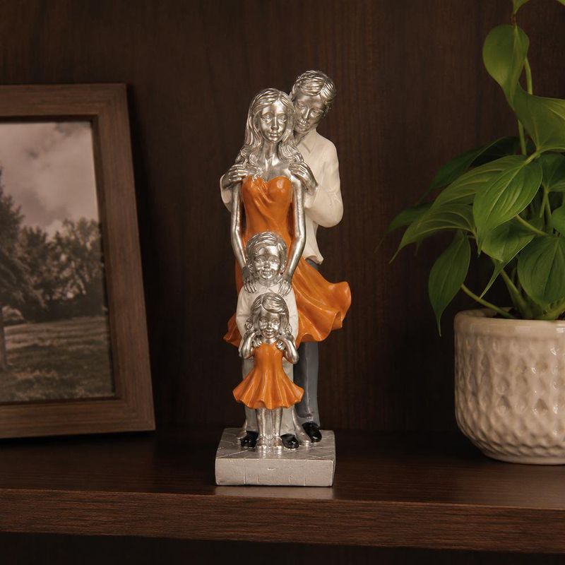 Figura Decorativa Familia Amorosa 30 cm Color Plateado y Naranja