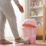 Basurero Infantil con Pedal Diseño Osito de 6.5 Litros Color Rosado Translúcido