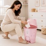 Basurero Infantil con Pedal Diseño Osito de 6.5 Litros Color Rosado Translúcido