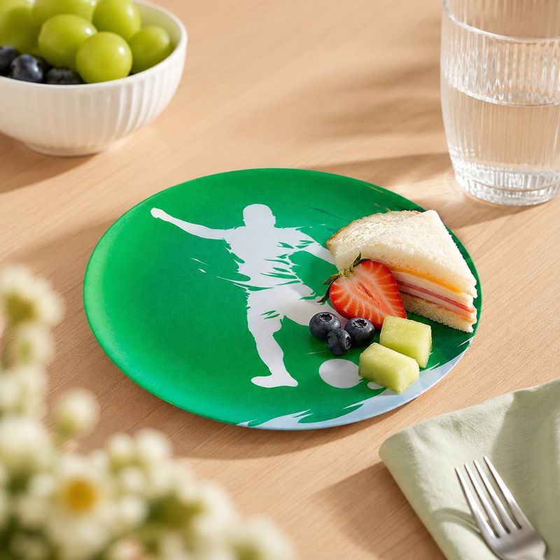 Plato para Postre de Melamina 20 Cm Diseño Mundial Silueta de Jugador de Fútbol