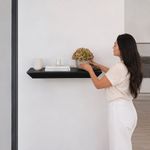 Repisa Flotante Decorativa de Madera Negra de 45.7 cm con Soporte