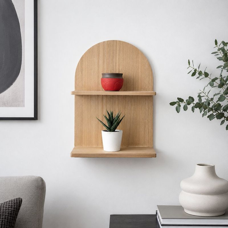 Repisa Decorativa Tipo Arco de Madera con 2 Niveles Acabado Café Pino de 36 cm