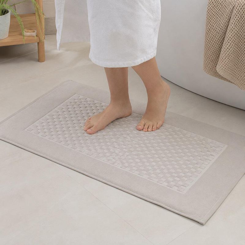 Alfombra de Baño Centro Texturizado 50 x 80 cm Color Gris Perla