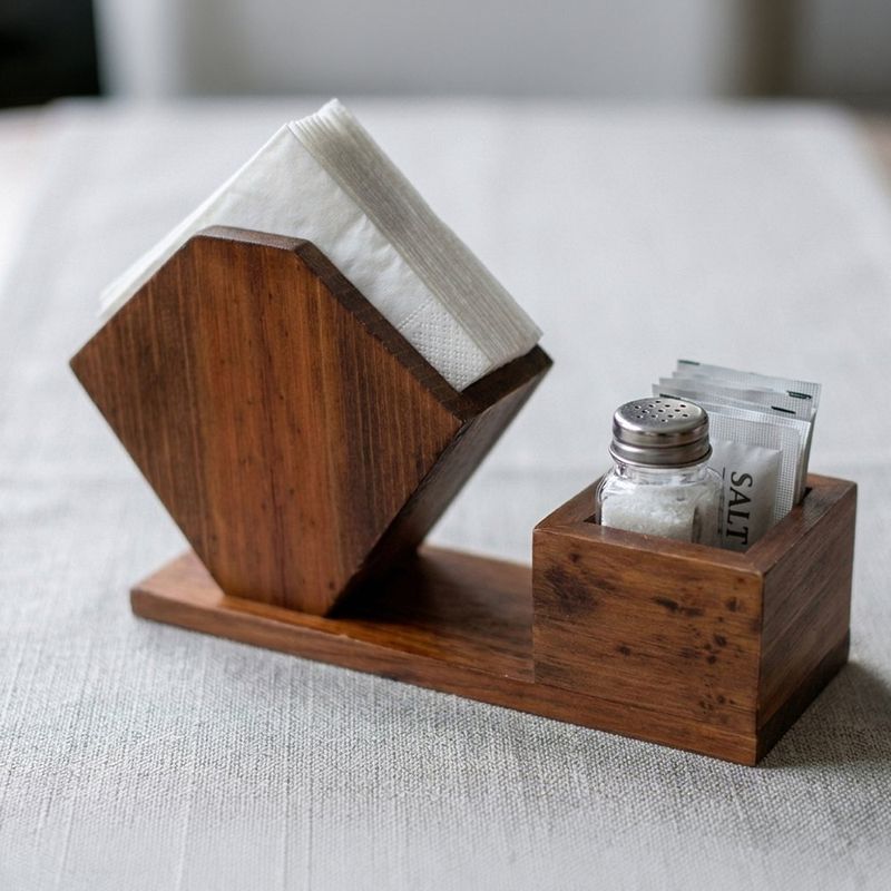 Servilletero con Compartimento para Salero y Condimentos de Madera