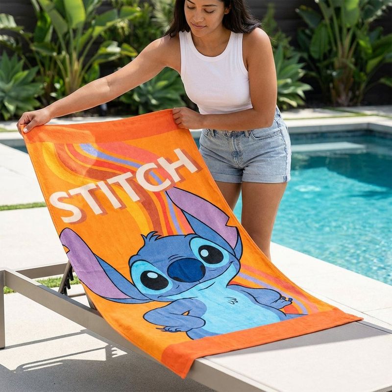 Toalla Infantil de 119 x 64 cm Diseño Stitch con Fondo Naranja