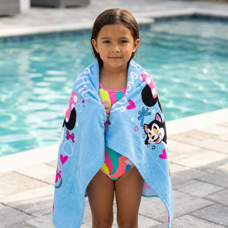 Toalla Infantil de 119 x 64 cm Diseño Minnie Mouse para Playa o Baño