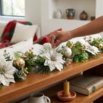 Guirnalda Navideña con Flores de Pascua y Esferas Doradas 150 cm Follaje Verde para Decoración