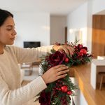 Guirnalda Navideña 150 cm con Magnolias Corintas, Bayas y Follaje para Decoración