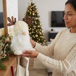 Figura Decorativa Gnomo Navideño de Poliéster 20 x 13 Cm Color Blanco