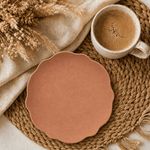 Plato de Postre de Melamina con Borde Ondulado 7.5 Plg Resistente para Mesa Color Caramelo