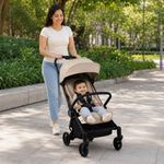 Carruaje de Paseo para Bebé Nano Compacto y Reclinable en Color Beige y Negro