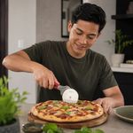 Cortador para Pizza de Acero Inoxidable con Mango Ergonómico Color Rojo