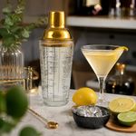 Coctelera de Vidrio de 13.5 Oz con Tapadera Metálica en Color Dorado