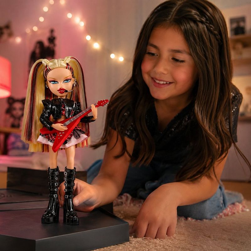 Muñeca Bratz Pop Starz Cloe con Accesorios Musicales
