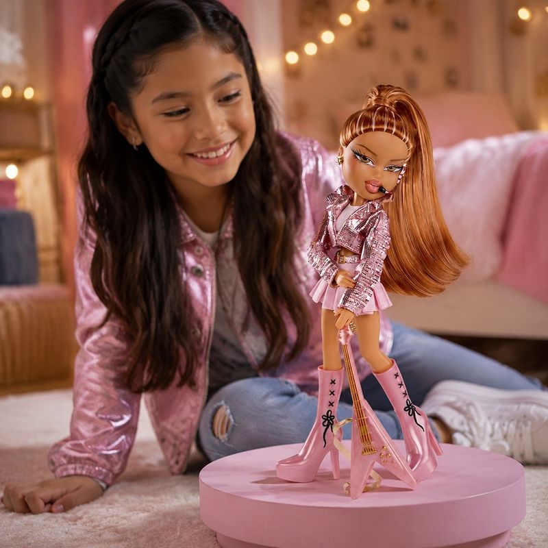 Muñeca Bratz Pop Starz Yasmin con Accesorios Musicales