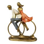 Figura Decorativa de Pareja en Bicicleta en Poliresina y Piedra 23.5 Cm Tono Bronce y Durazno