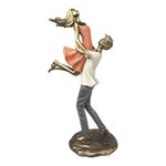 Figura Decorativa de Pareja Cargada en Poliresina y Piedra 30 Cm Tono Bronce y Durazno