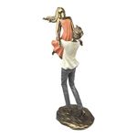 Figura Decorativa de Pareja Cargada en Poliresina y Piedra 30 Cm Tono Bronce y Durazno