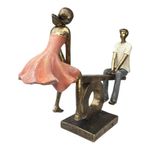 Figura Decorativa de Pareja en Sube y Baja Poliresina y Piedra 30.5 Cm Tono Bronce y Durazno