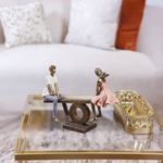 Figura Decorativa de Pareja en Sube y Baja Poliresina y Piedra 30.5 Cm Tono Bronce y Durazno