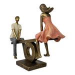 Figura Decorativa de Pareja en Sube y Baja Poliresina y Piedra 30.5 Cm Tono Bronce y Durazno