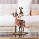 Figura Decorativa de Familia de 4 Miembros en Poliresina y Piedra 29.5 Cm Tono Bronce y Durazno