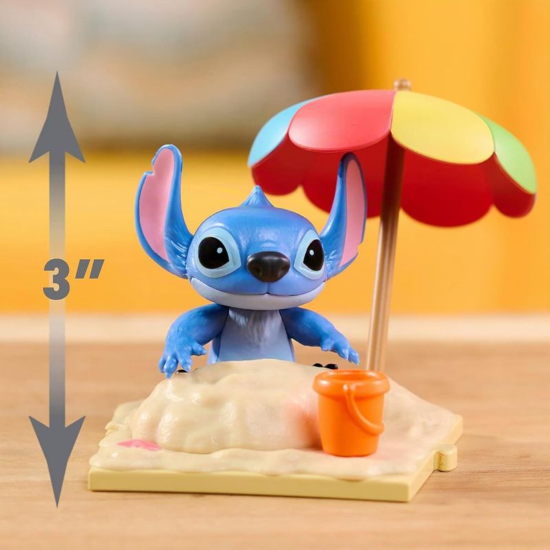Figura Coleccionable de Stitch con Escenas del Live-Action 3 Plg - Presentación Surtida