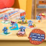 Figura Coleccionable de Stitch con Escenas del Live-Action 3 Plg - Presentación Surtida