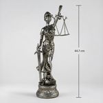Figura Decorativa Dama de la Justicia 44.7 cm Color Plateado