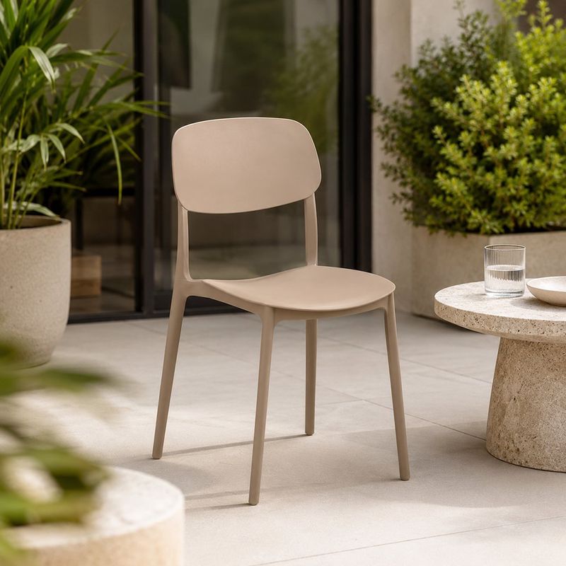Silla Apilable de Plástico para Exteriores Greg 38.5 x 50 x 79 cm Color Café