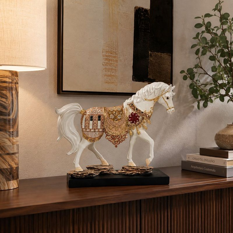 Figura Decorativa de Caballo con Base 33 x 8.5 x 28 Cm Color Blanco y Dorado