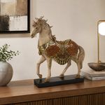 Figura Decorativa Caballo con Ornamentos Dorados y Base 28.5 x 7.5 x 31.5 Cm Color Café