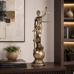 Figura Decorativa Dama de la Justicia con Balanza y Espada 11.8 x 11.2 x 40.5 Cm Color Dorado