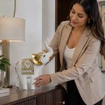 Figura Decorativa Elefante Derecho con Trompa Elevada 25 x 11 x 33.5 Cm Color Blanco y Dorado
