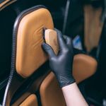 Cepillo para Limpiar Cuero y Telas con Cerdas de Crin y Mango de Madera Ergonómico para Autos