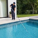 Cepillo de Acero para Piscina con Mango Adaptable 18 Plg para Limpieza Profunda
