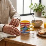 Taza de Cerámica Diseño Stitch 12.1 Oz Amarillo con Asa Decorativa