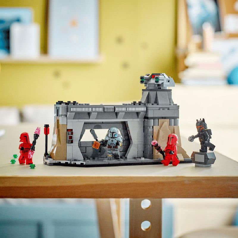 LEGO Star Wars Batalla entre Paz Vizsla y Moff Gideon #75386 de 289 Piezas