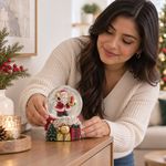 Bola de Agua Navideña con Santa y Regalos Decorativos de 4.5 cm