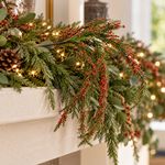 Ramo Navideño Verde con Bayas Rojas 30 x 76.2 cm