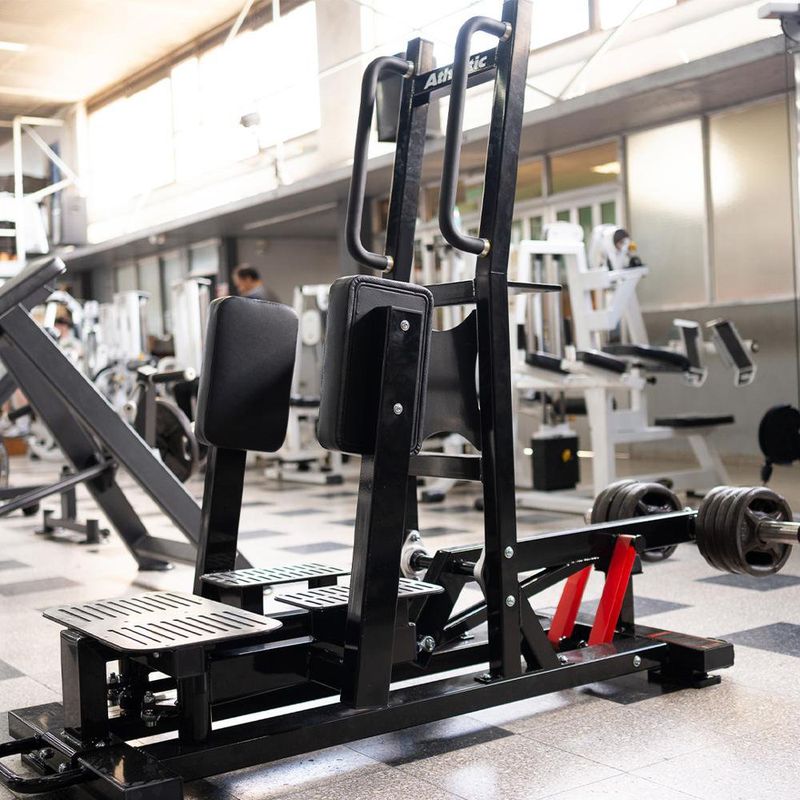 Máquina de Abductor Parado para Glúteos y Cadera con Estructura Reforzada en Gimnasio Negro
