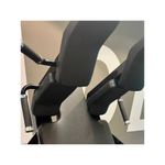 Máquina de Sentadilla Guiada Pro Sculpt con Plataforma Inclinada y Acolchados Ergonómicos Negro
