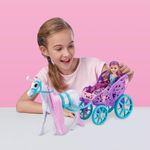 Muñeca Princesa Con Carruaje Multicolor - Zuru