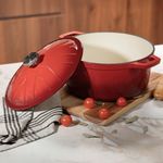 Olla de 24 cm en Hierro Fundido con Tapadera Color Rojo